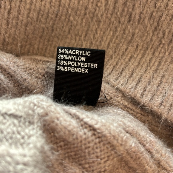 Super Soft Bulky Long Turtleneck Sweater in pale mauve / taupe / rose - Picture 5 of 9